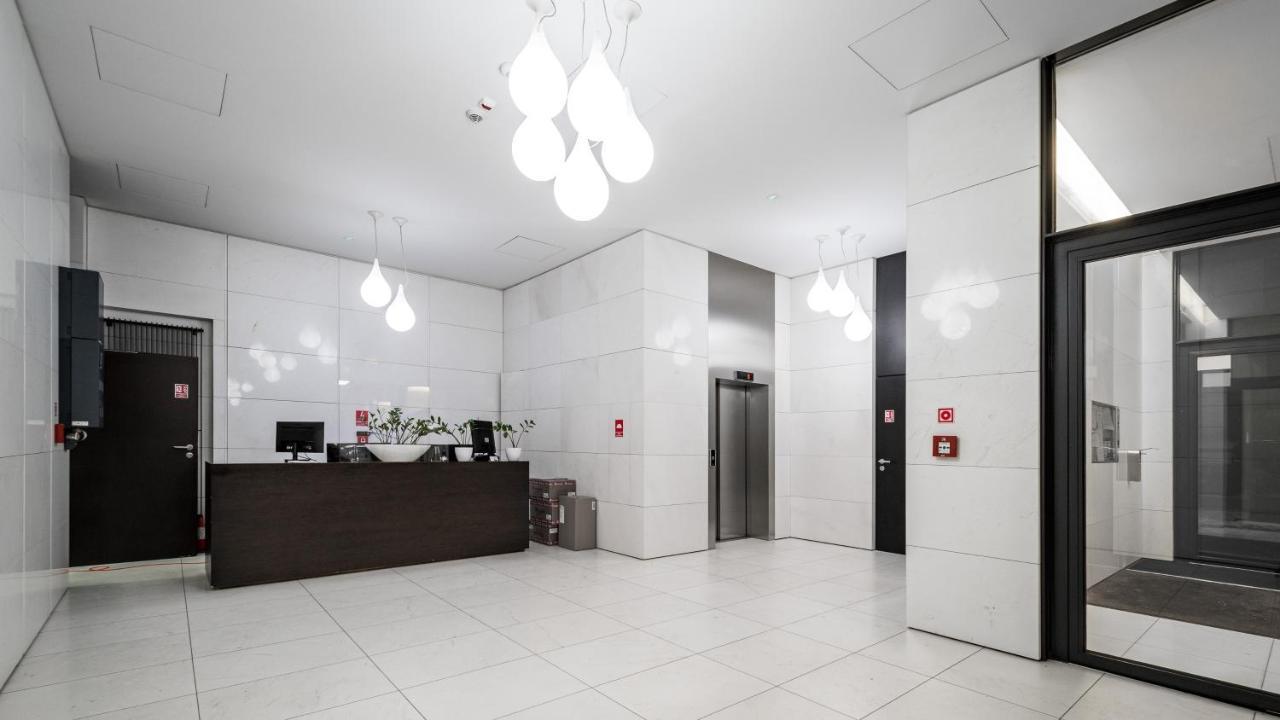 Apartamenty Sun & Snow 19 Dzielnica With Free Parking ワルシャワ エクステリア 写真