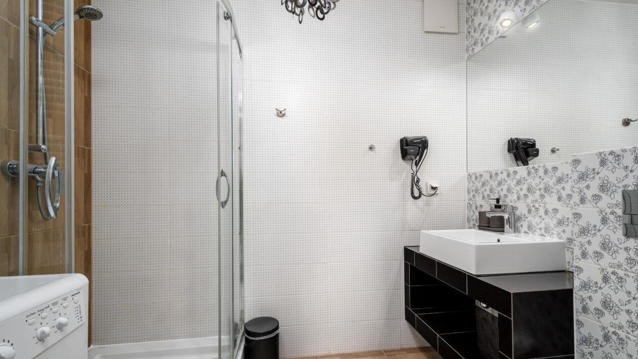 Apartamenty Sun & Snow 19 Dzielnica With Free Parking ワルシャワ エクステリア 写真